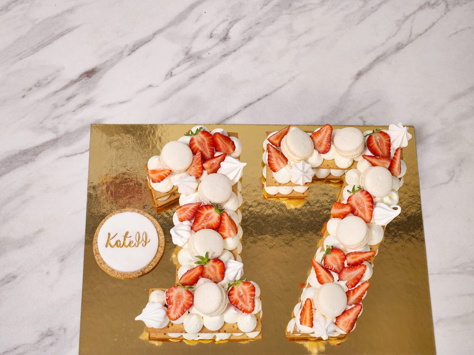 Number cake anniversaire fraises